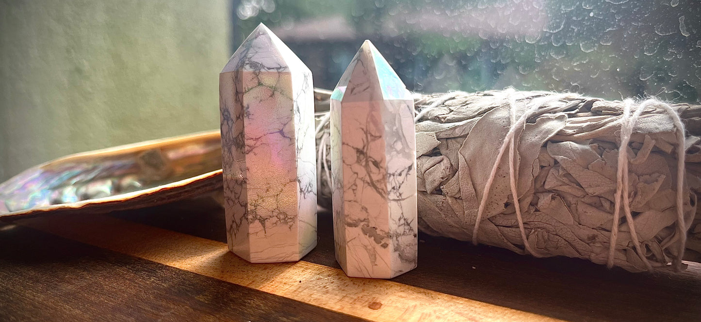 Aura Howlite Tower